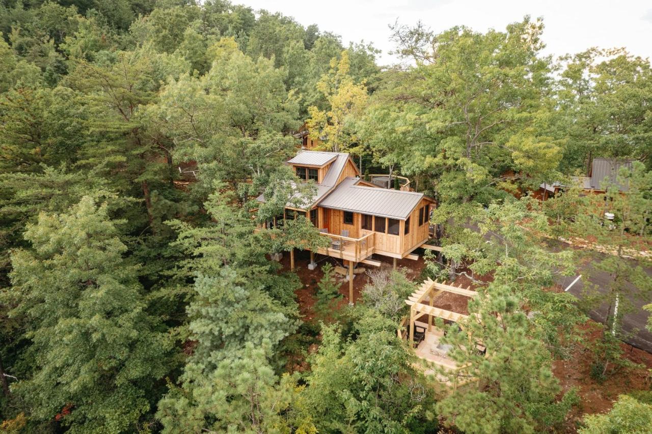 The Blackjack Oak In Treehouse Grove At Norton Creek Гетлинбург Екстериор снимка
