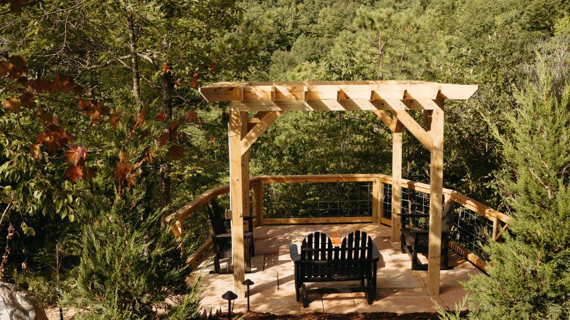 The Blackjack Oak In Treehouse Grove At Norton Creek Гетлинбург Екстериор снимка