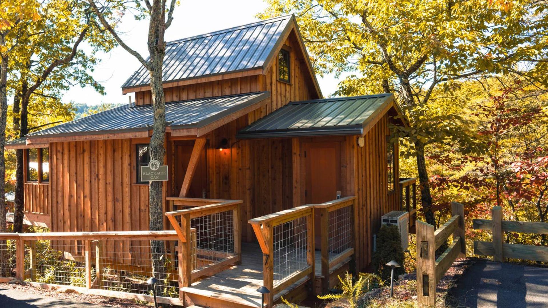 The Blackjack Oak In Treehouse Grove At Norton Creek Гетлинбург Екстериор снимка